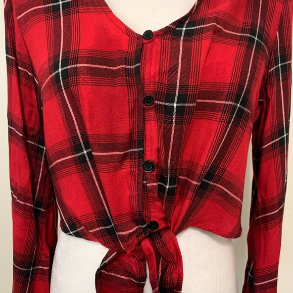 NWT Cute Plaid Tie Front Top - Picture 3 of 10